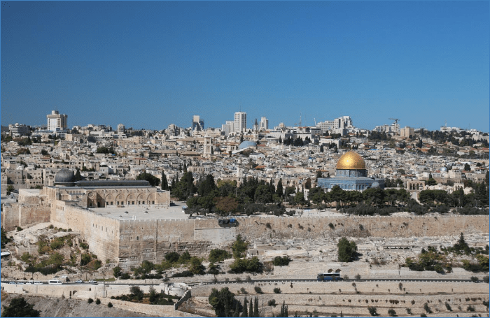 It Is Impossible To Be Politically Correct And To Walk In Truth